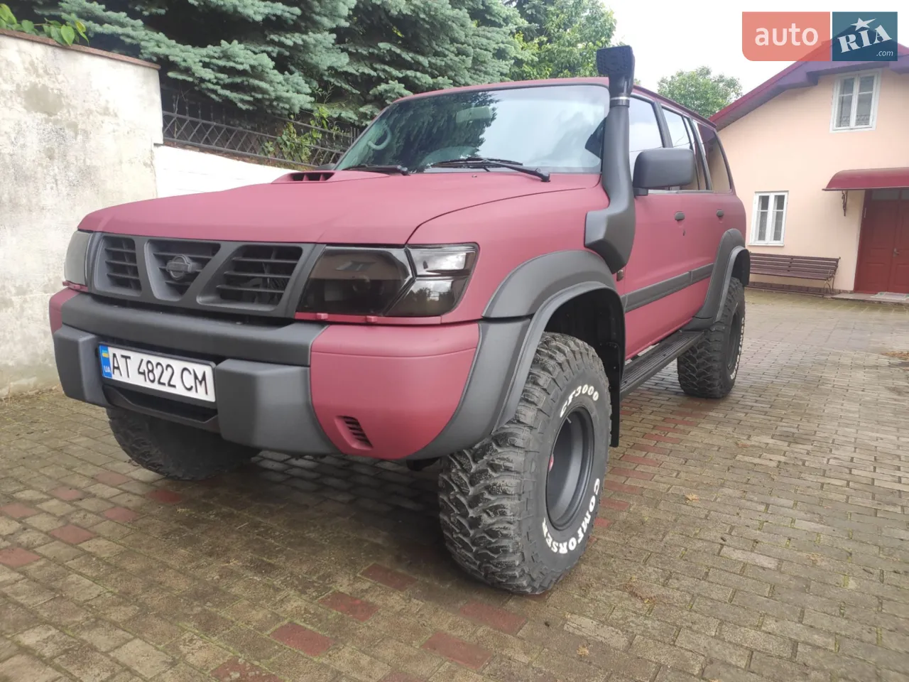 Автомобіль перебраний до гвинтика, кожна деталь підвіски, рами, кронштейни, мости, дно автомобіля ретельно відпіскоструєні та оброблені якісними та дороговартісними матеріалами. Рама повністю відреставрована, всі сайлентблоки, подушки, хрестовини карданів, сальники замінені на нові (оригінальні). Автомобіль повністю розібрали і зібрали заново замінюючи все необхідне. Кузов автомобіля без шпаклівки, повністю обезшумлений, пофарбований Раптором в 4 слої. Оптика перебрана, поставлені дорогі лінзи з відмінним світлом вночі. По технічній частині без жодних зауважень, робота АКПП, двигуна і трансмісії відмінна. Вклалося багато  коштів, сил і душі в дане авто. Гірських доріг і багнюки не бачила.