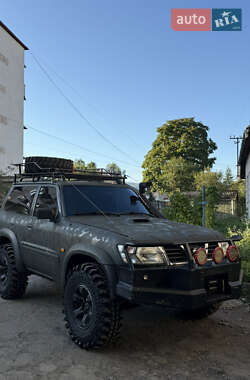 Внедорожник / Кроссовер Nissan Patrol 2001 в Хусте