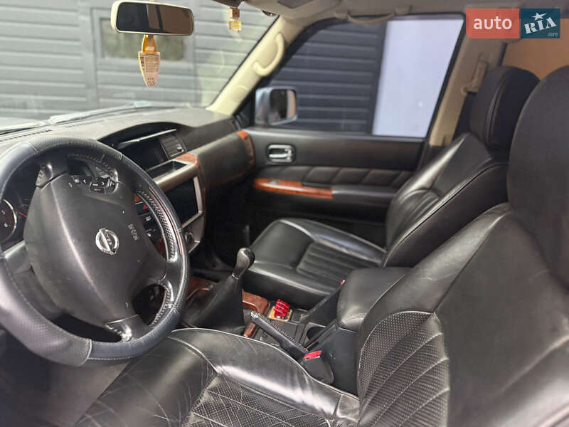 Внедорожник / Кроссовер Nissan Patrol 2005 в Рахове