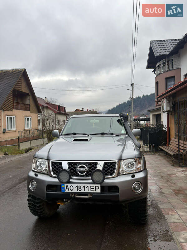 Внедорожник / Кроссовер Nissan Patrol 2005 в Рахове