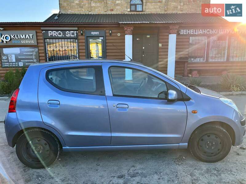 Хэтчбек Nissan Pixo 2011 в Вараше