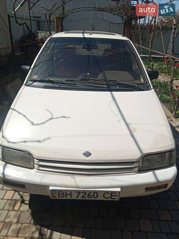 Минивэн Nissan Prairie 1990 в 