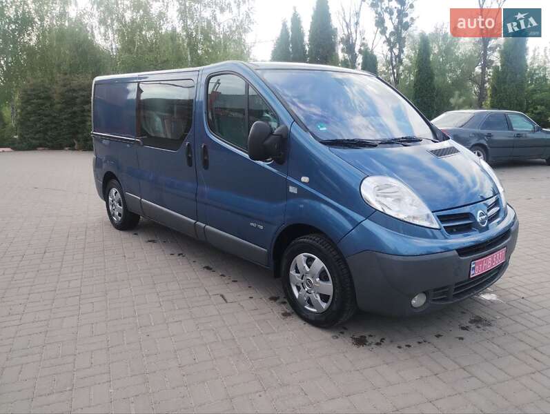Вантажопасажирський фургон Nissan Primastar 2010 в 