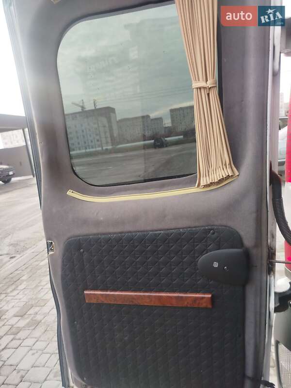 Минивэн Nissan Primastar 2008 в Нетешине