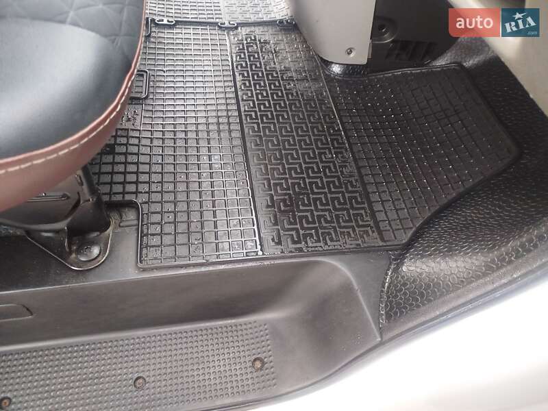 Минивэн Nissan Primastar 2008 в Нетешине