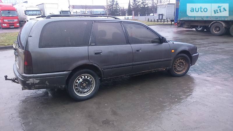 Nissan Primera 1992 года