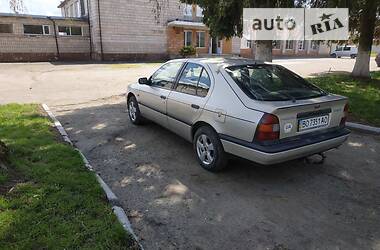 Хэтчбек Nissan Primera 1993 в Дубно