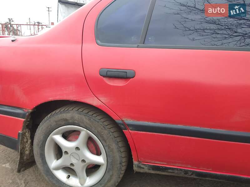 Седан Nissan Primera 1994 в Шепетівці