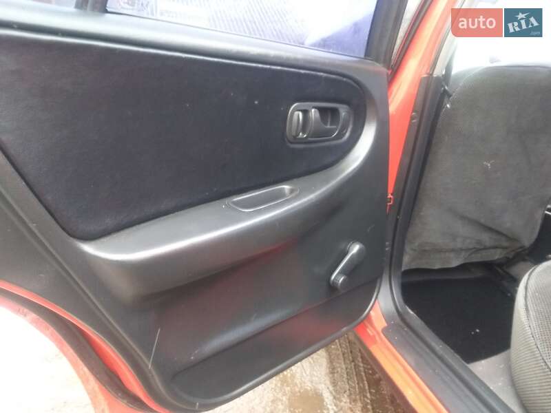 Седан Nissan Primera 1994 в Шепетівці