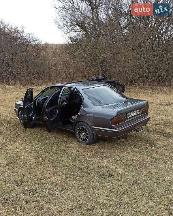 Седан Nissan Primera 1991 в Роздільній