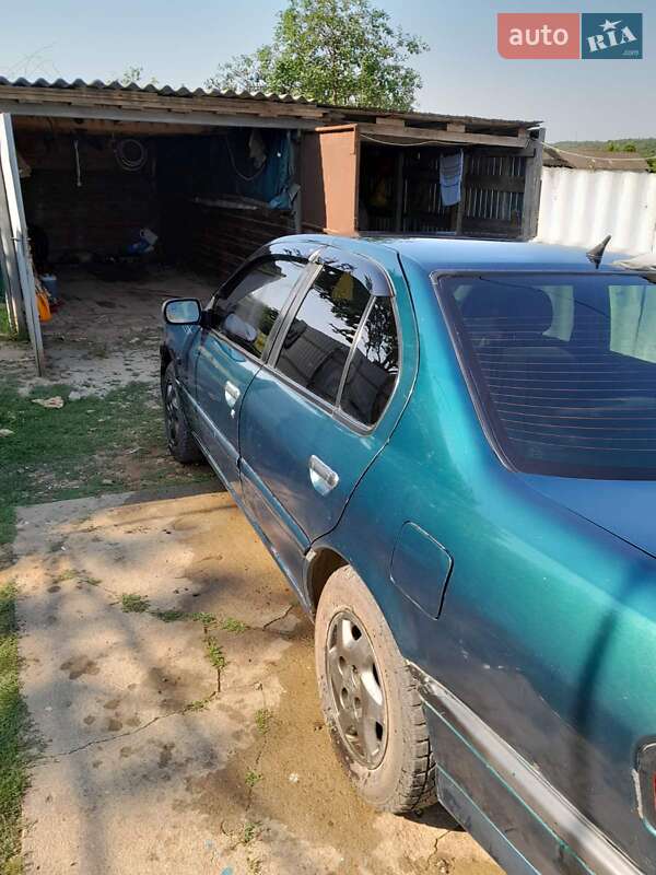 Седан Nissan Primera 1995 в Березовке