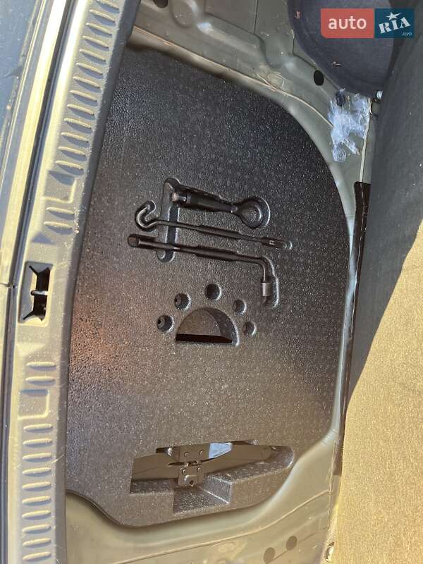 Седан Nissan Primera 2003 в Львові