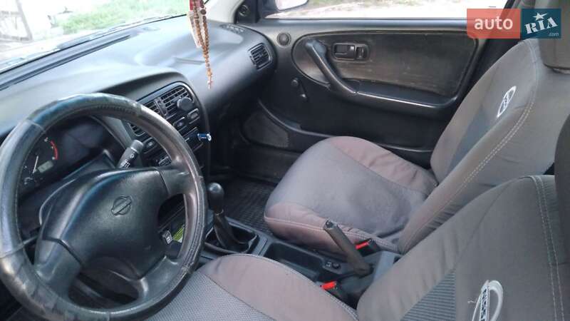Седан Nissan Primera 1995 в Рокитному