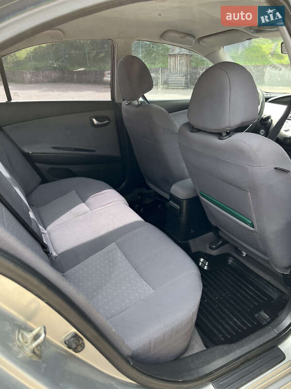 Седан Nissan Primera 2003 в Косове