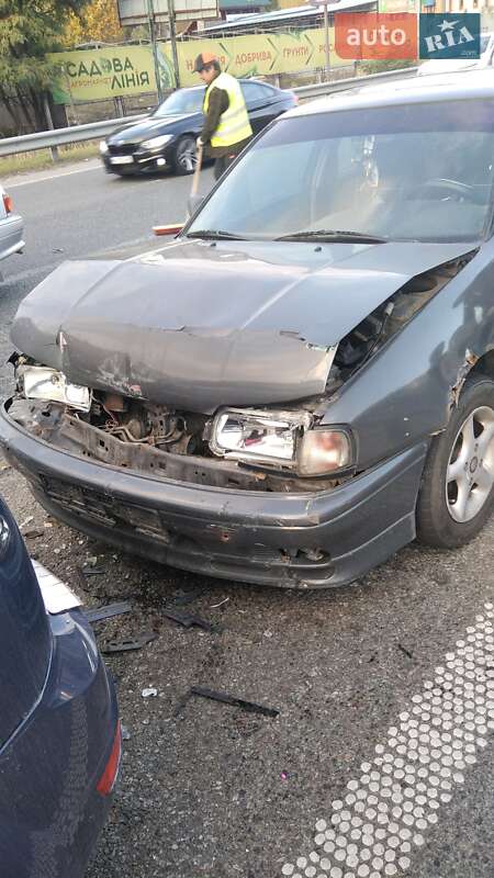 Седан Nissan Primera 1995 в Києві