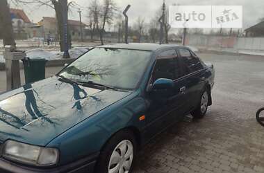 Седан Nissan Primera 1996 в Коростене