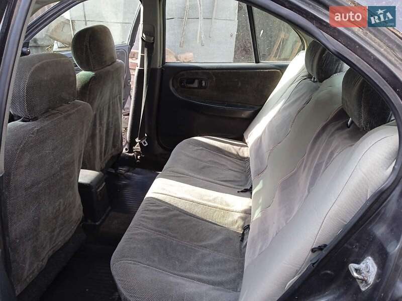 Хэтчбек Nissan Primera 1990 в Бурыни