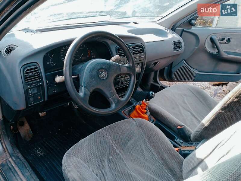 Хэтчбек Nissan Primera 1990 в Бурыни