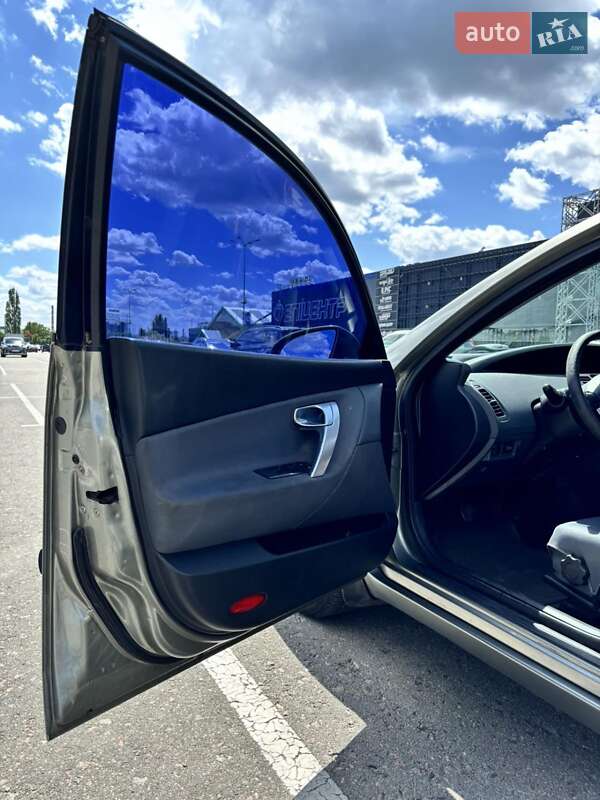 Седан Nissan Primera 2006 в Киеве