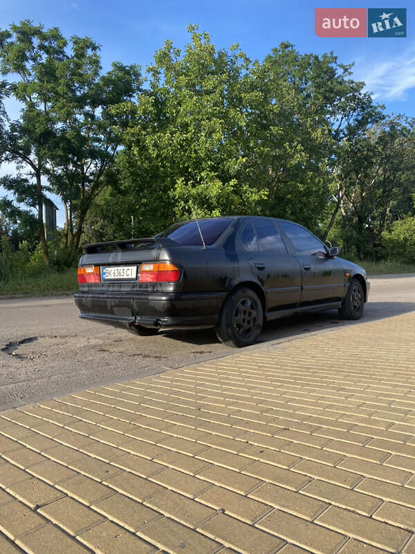 Седан Nissan Primera 1993 в Рівному