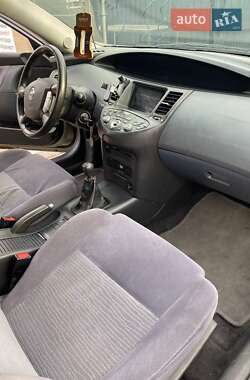 Седан Nissan Primera 2006 в Жовкві