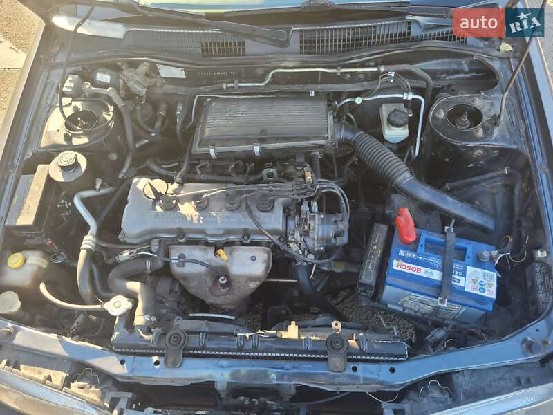 Седан Nissan Primera 1995 в Киеве