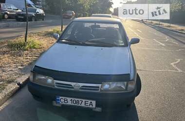 Седан Nissan Primera 1992 в Киеве