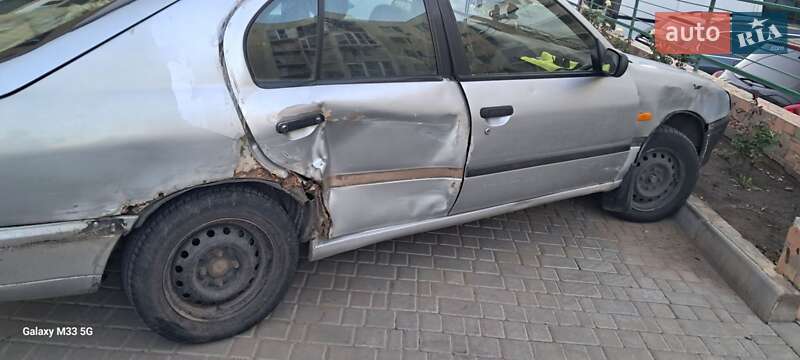 Хэтчбек Nissan Primera 1993 в Одессе