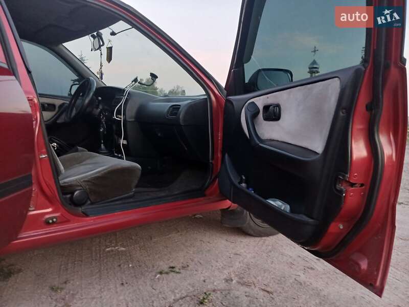 Седан Nissan Primera 1990 в Василькові