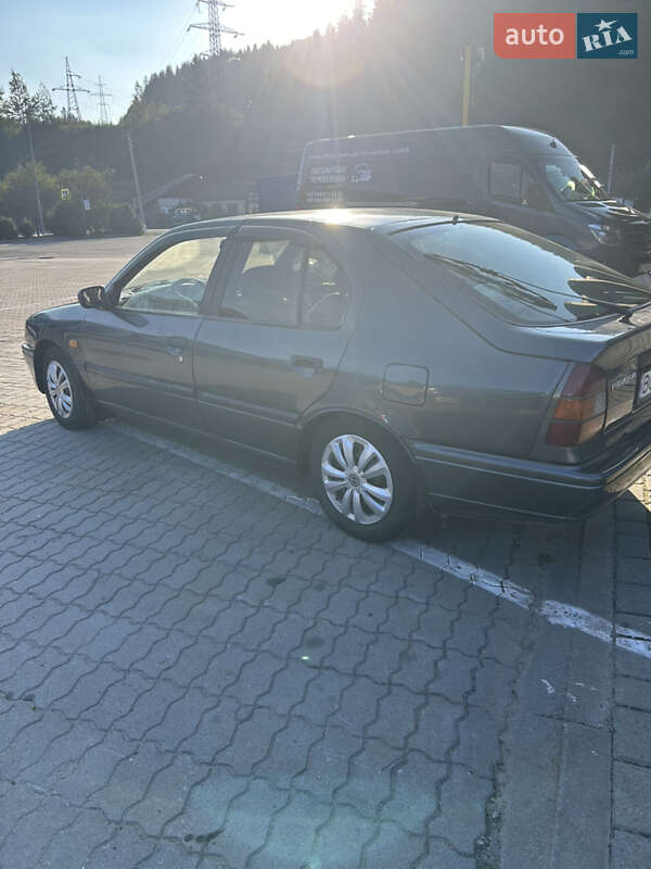 Хетчбек Nissan Primera 1994 в Стрию