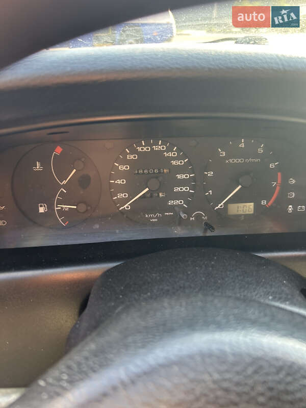 Хетчбек Nissan Primera 1994 в Стрию