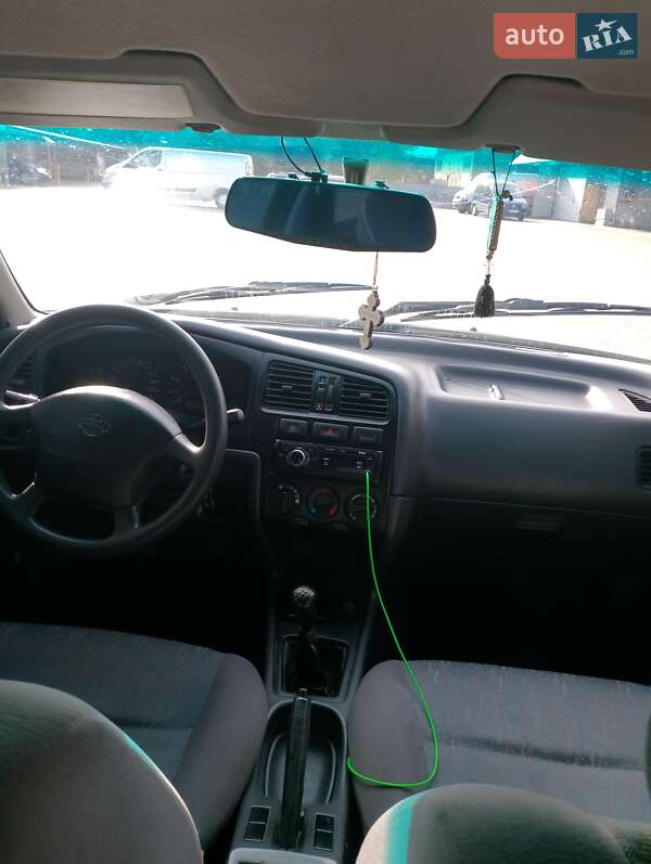 Седан Nissan Primera 1996 в Староконстантинове