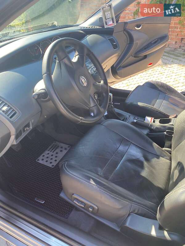 Седан Nissan Primera 2003 в Чернівцях