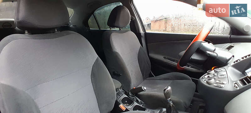 Седан Nissan Primera 2003 в Львові