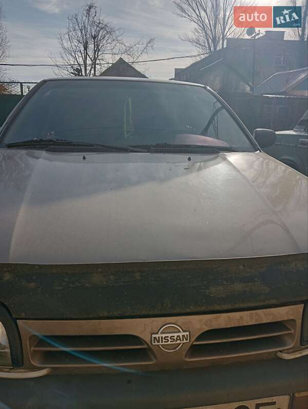 Седан Nissan Primera 1990 в 