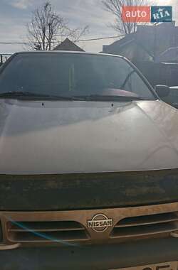 Седан Nissan Primera 1990 в 