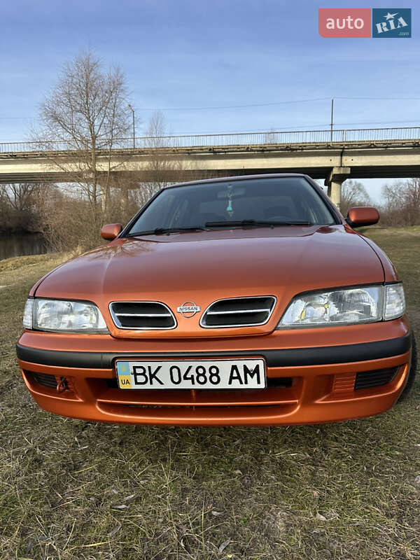 Седан Nissan Primera 1997 в Сарнах