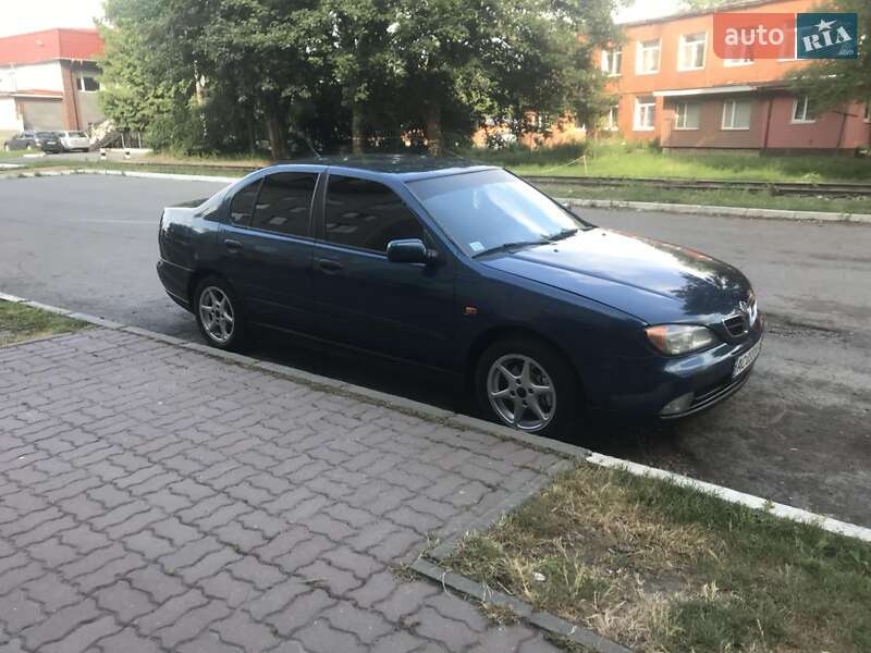 Седан Nissan Primera 2000 в Луцьку