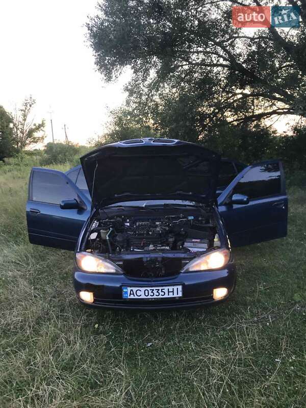 Седан Nissan Primera 2000 в Луцке