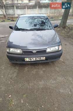 Седан Nissan Primera 1992 в Виннице