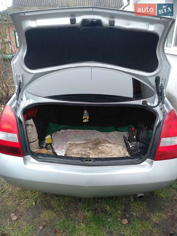 Седан Nissan Primera 2002 в Миргороде