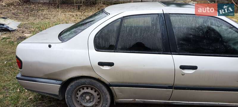 Седан Nissan Primera 1994 в Львові