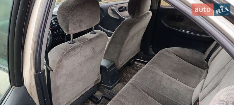 Седан Nissan Primera 1994 в Львові