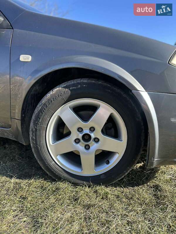 Седан Nissan Primera 2003 в Тернополі