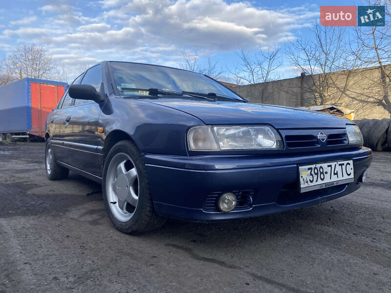 Седан Nissan Primera 1994 в Шептицькому