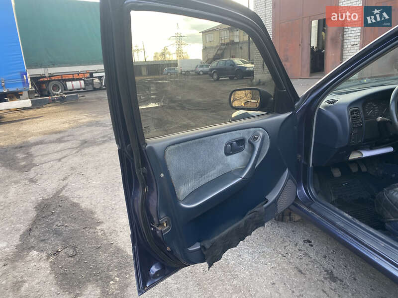 Седан Nissan Primera 1994 в Шептицькому