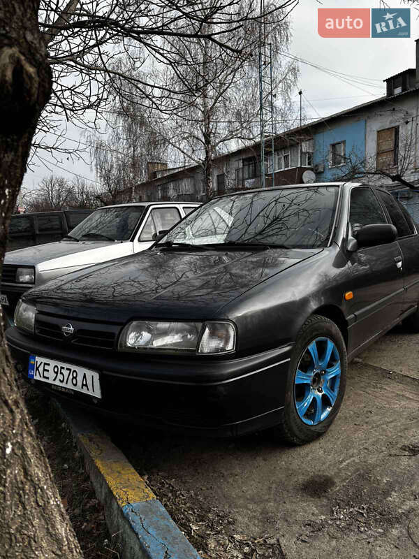 Седан Nissan Primera 1992 в Днепре