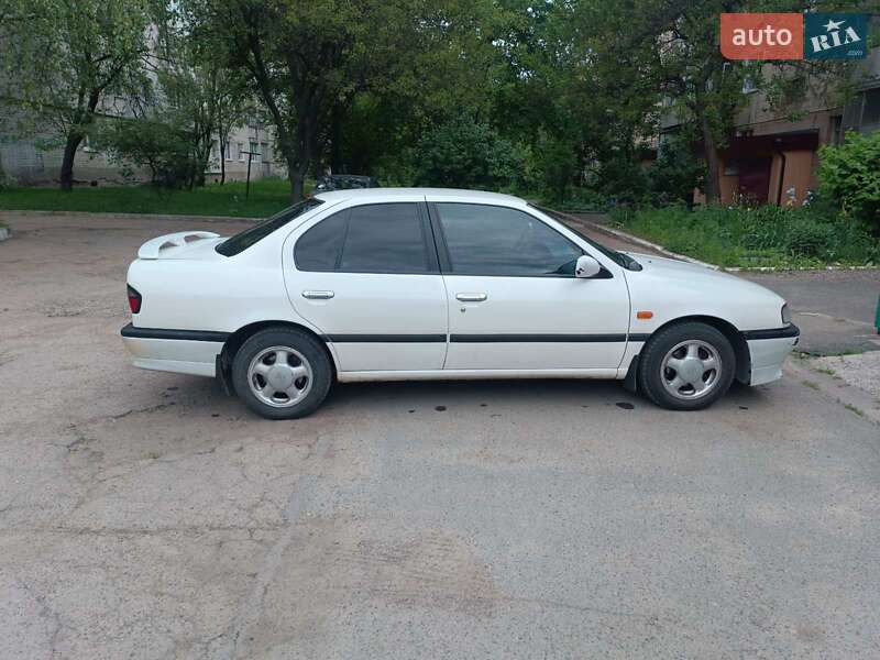 Седан Nissan Primera 1996 в Смілі