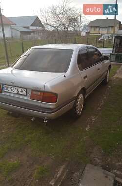 Седан Nissan Primera 1992 в 