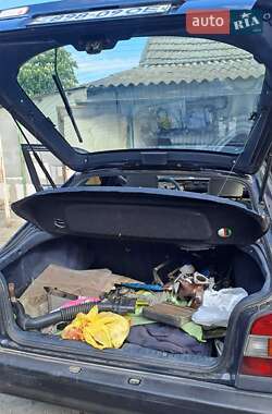 Хетчбек Nissan Primera 1992 в 